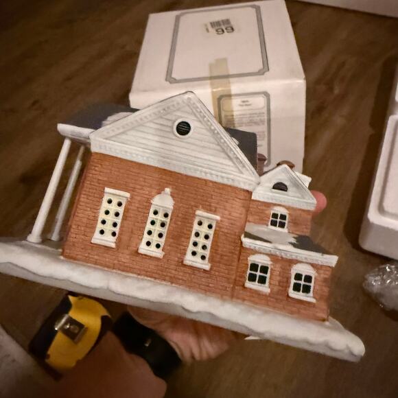 Rockwell's Christmas in Stockbridge Collection The Bank 1993 No. 14831A - Picture 3 of 7